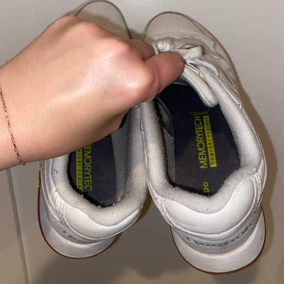 Womens Reeboks size 8.5 - Picture 5 of 5
